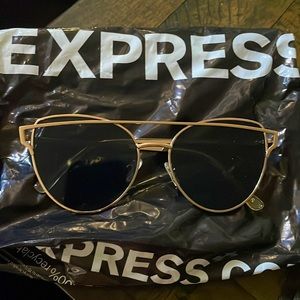 Express sunglasses/gold - never worn